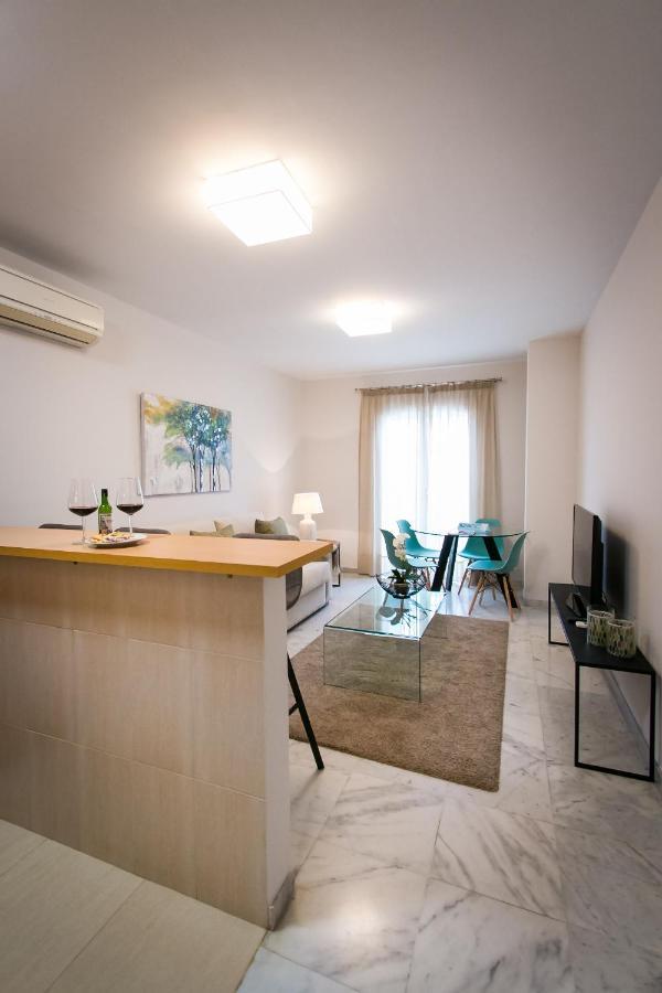 Holidays2Malaga Pena Parking & French Balcony & Smart Tv エクステリア 写真