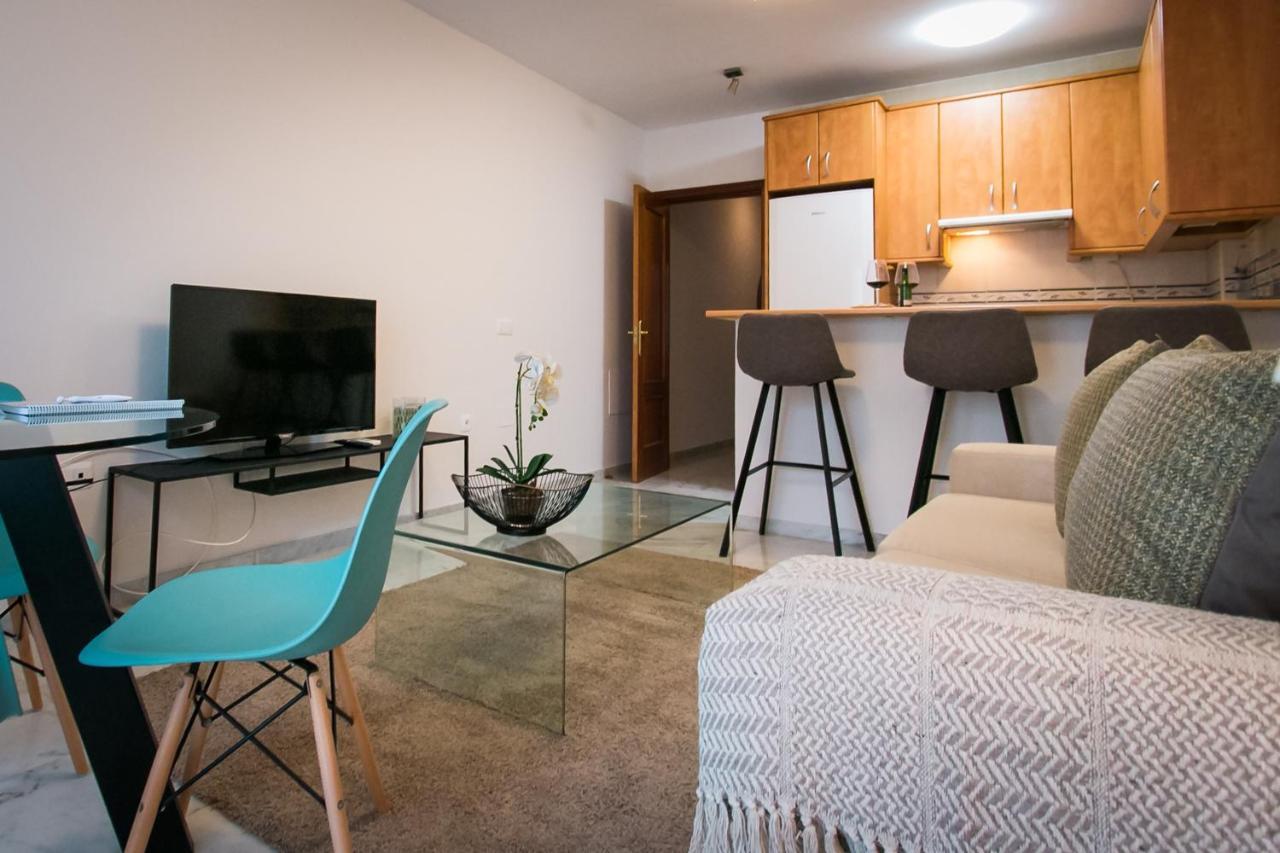 Holidays2Malaga Pena Parking & French Balcony & Smart Tv エクステリア 写真